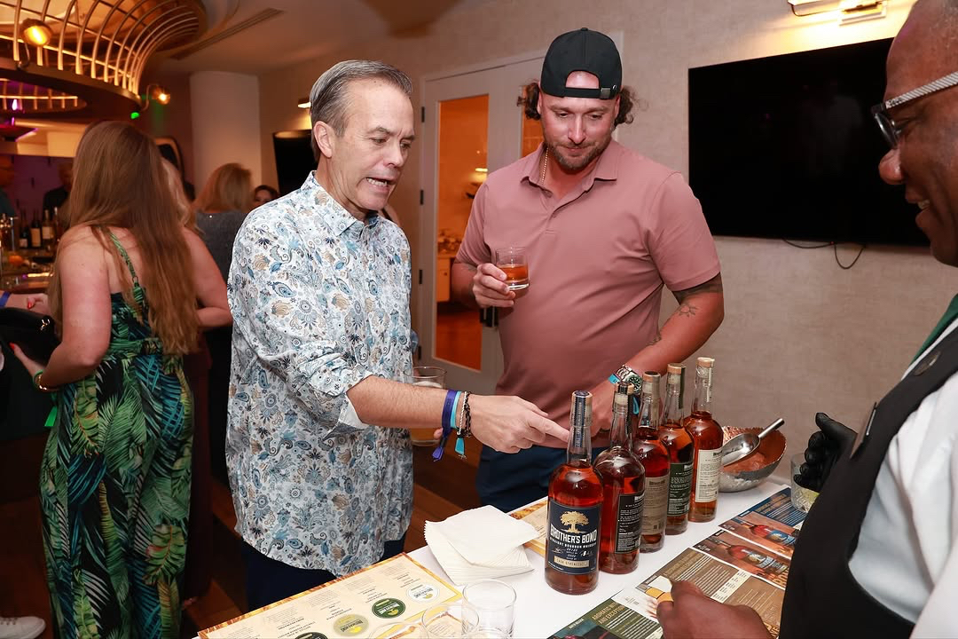 DavidOrtizFund's tweet photo. Thank you to @bigpapicigar + @brothersbondbourbon for helping us kick off #WeekendWithPapi in true style. Your commitment to giving back makes a world of difference. https://t.co/iEWvrIogKF