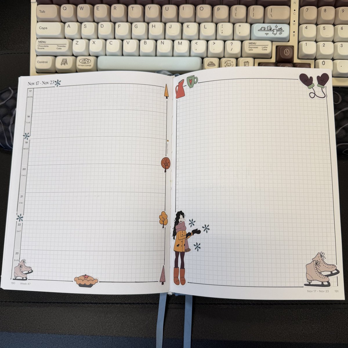 thetthinks's tweet image. The first flakes of the season arrived last week here in the Midwest, and they inspired this week’s spread. ❄️

It’s a gentle homage to that quiet, magical moment when everything turns white. Ready cozy days and hot cocoa! ☕️

#plannercommunity #plannerthread #stickerlove