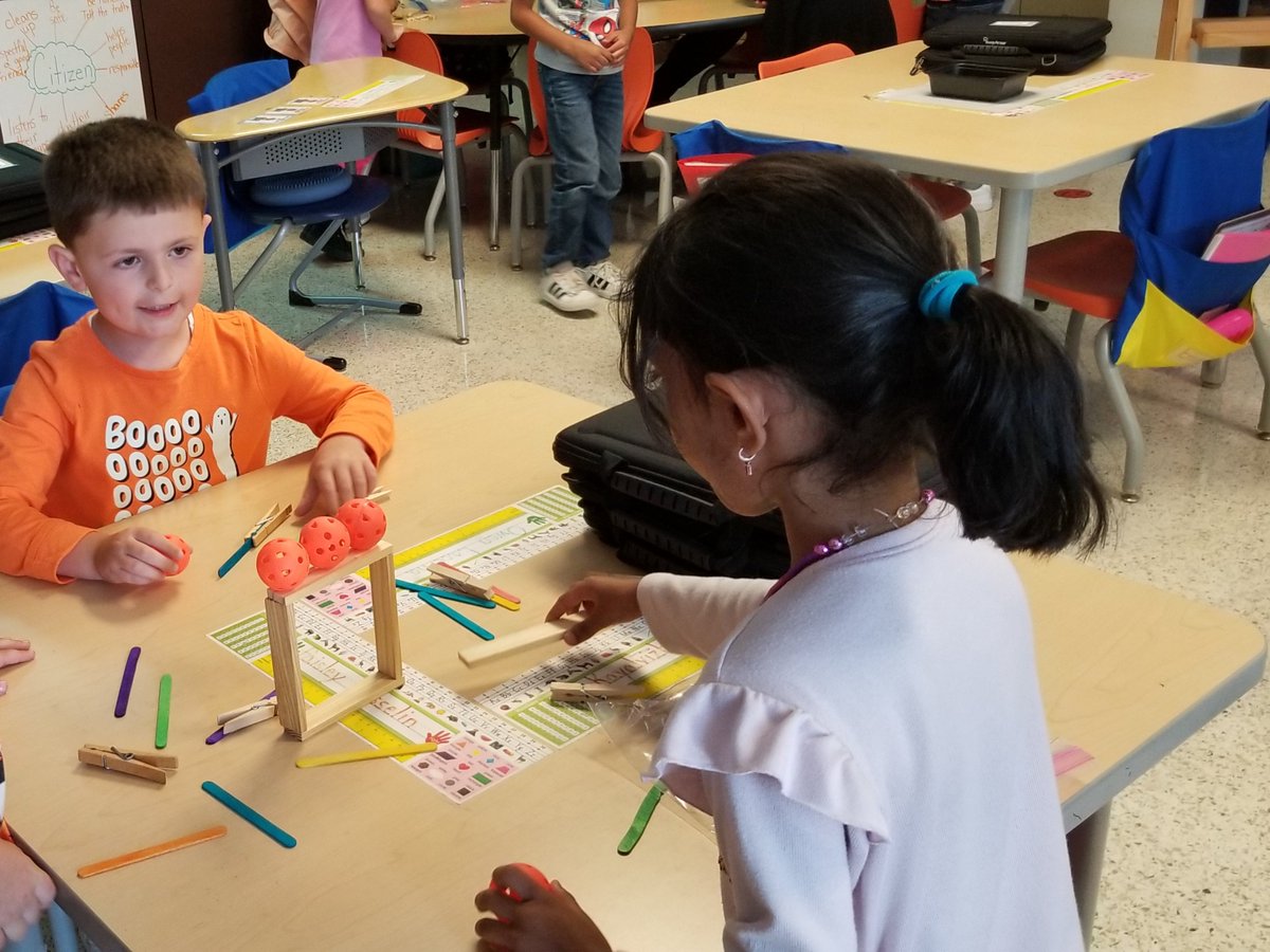 vbschools's tweet image. 🔬Salem Elementary kindergartners are already thinking like young scientists! Hands-on STEM activities are helping the students explore, create, and problem-solve in fun, meaningful ways.

#WeAreVBSchools #STEMFunAtVBCPS #FutureReadyStudentsAtVBCPS