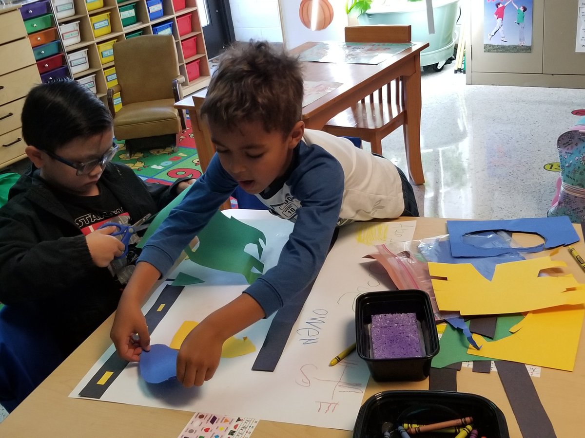 vbschools's tweet image. 🔬Salem Elementary kindergartners are already thinking like young scientists! Hands-on STEM activities are helping the students explore, create, and problem-solve in fun, meaningful ways.

#WeAreVBSchools #STEMFunAtVBCPS #FutureReadyStudentsAtVBCPS