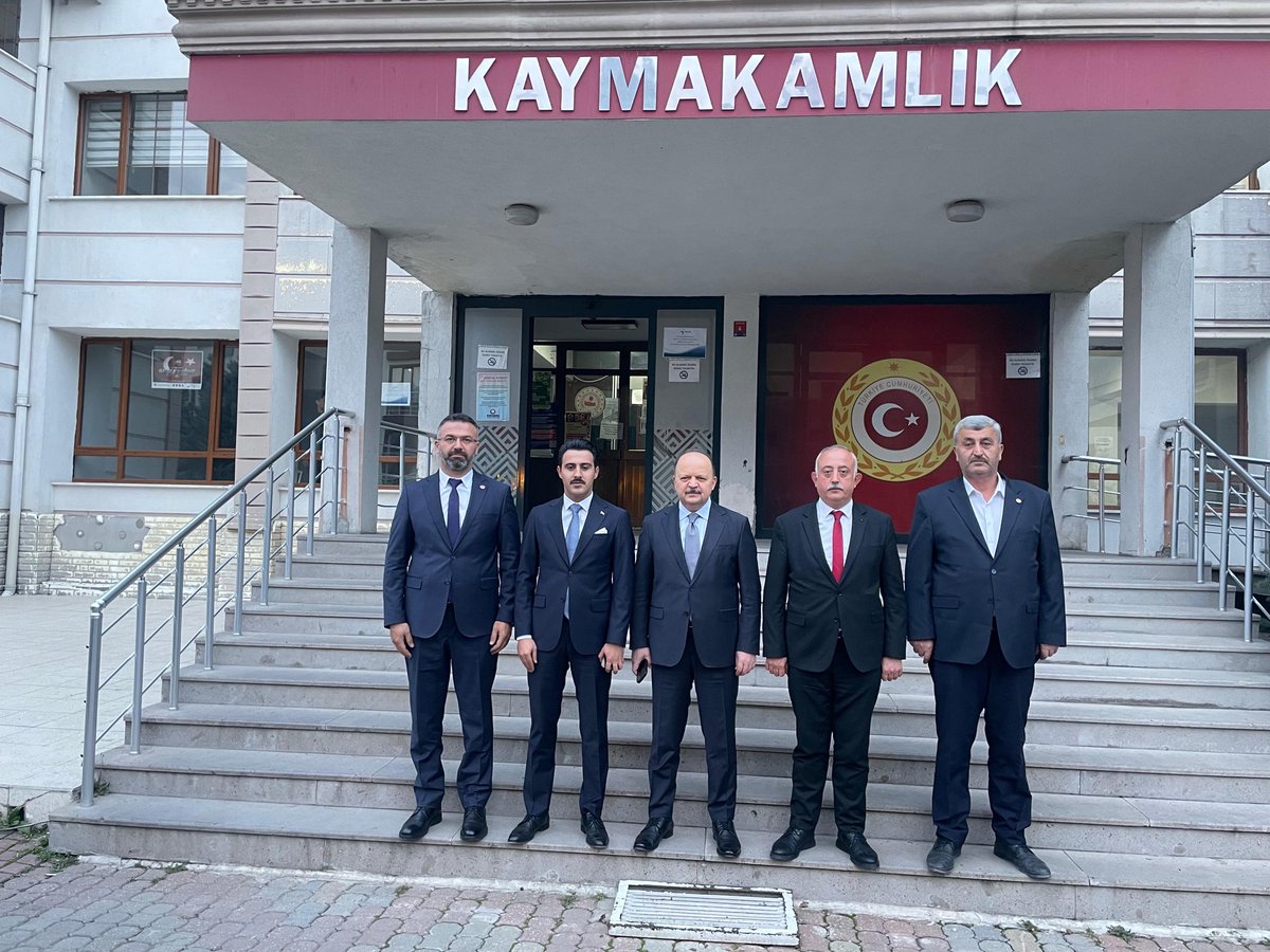 Valimiz Sn.Meftun Dallı, Kaymakamımız Sn.Ali Emre Tekin’i makamında ziyaret etti.

Ziyarete; Belediye Başkanımız Sn.Süleyman Yazkan ile İl Genel Meclis Üyesi Sn.Yavuz Yiğit ve Sn.İsmail Destireci iştirak ettiler.

Nazik ziyaretleri nedeniyle Sn.Valimize şükranlarımızı arz ederiz.