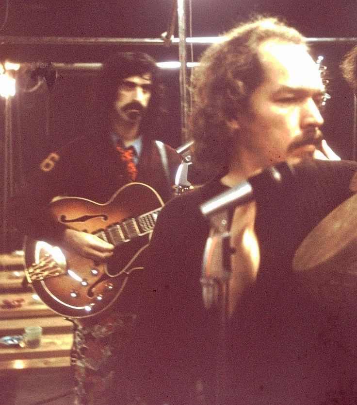 BubenikKarel's tweet photo. Happy heavenly birthday Ray Collins. Singer of the American band The Mothers of Invention.🙏
19/11/1936 - 24/12/2012
#RayCollins #TheMothersOfInvention #FrankZappa https://t.co/62j20EO6zT