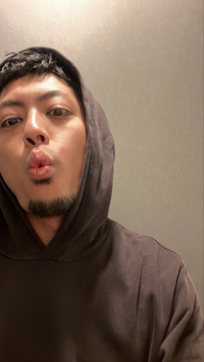 kousuke__voice's tweet photo. 本日も応援、お気持ちを
ありがとうございました♪

いやーしかし寒い！
風邪引かないようにしてくださいね^ ^

明日も楽しみましょう😋 https://t.co/XTnV0O2vte