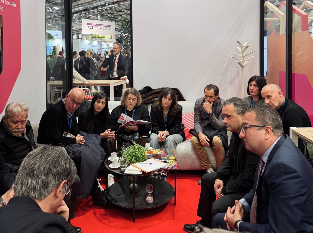 Un rendez-vous toujours stimulant : le Salon des Maires et des Collectivités Locales à Paris est chaque année un moment privilégié pour découvrir de nouvelles pistes d’action et renforcer nos partenariats au service d’Ajaccio.

Sur le stand de la Banque des Territoires, j’ai