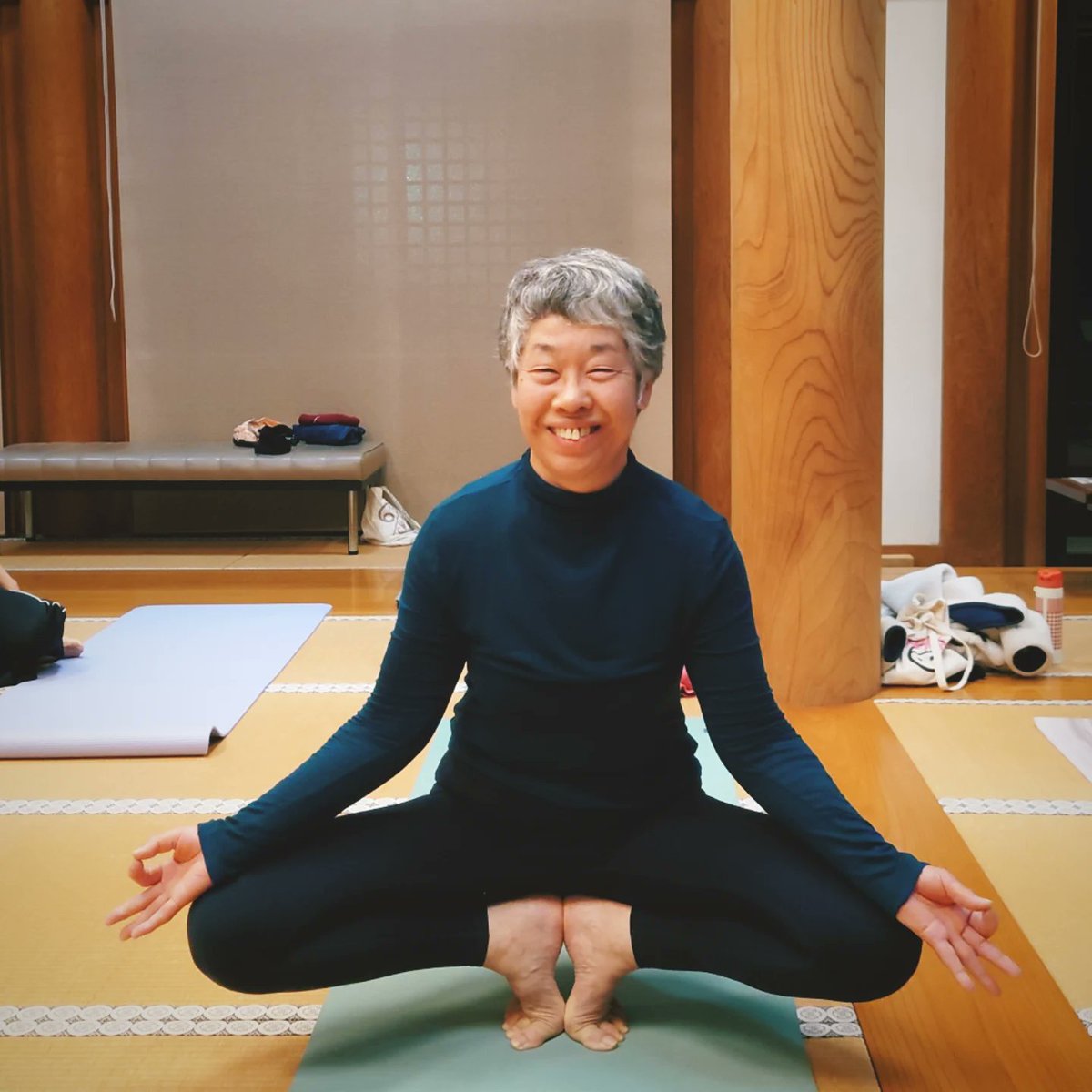 yogatomoyo's tweet photo. 還暦からヨガをはじめた彼女。ワナカムヨガスクールで学ぶようになり明らかに進化してた✨ https://t.co/4Dmtude8oH