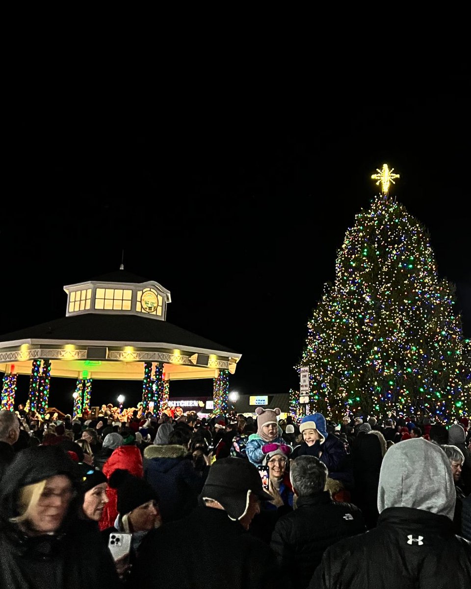BrightonSuites's tweet photo. Stay with us for the Christmas Tree Lighting Ceremony! 

📅  Friday, November 28th at 6:30pm

💵 STAY &amp; SAVE: Book 2+ nights directly on our website through April 30, 2026, and get 15% off with promo code SAVE. Book direct on our site now: https://t.co/CanuuS86Pr https://t.co/WNeDxzX0qy