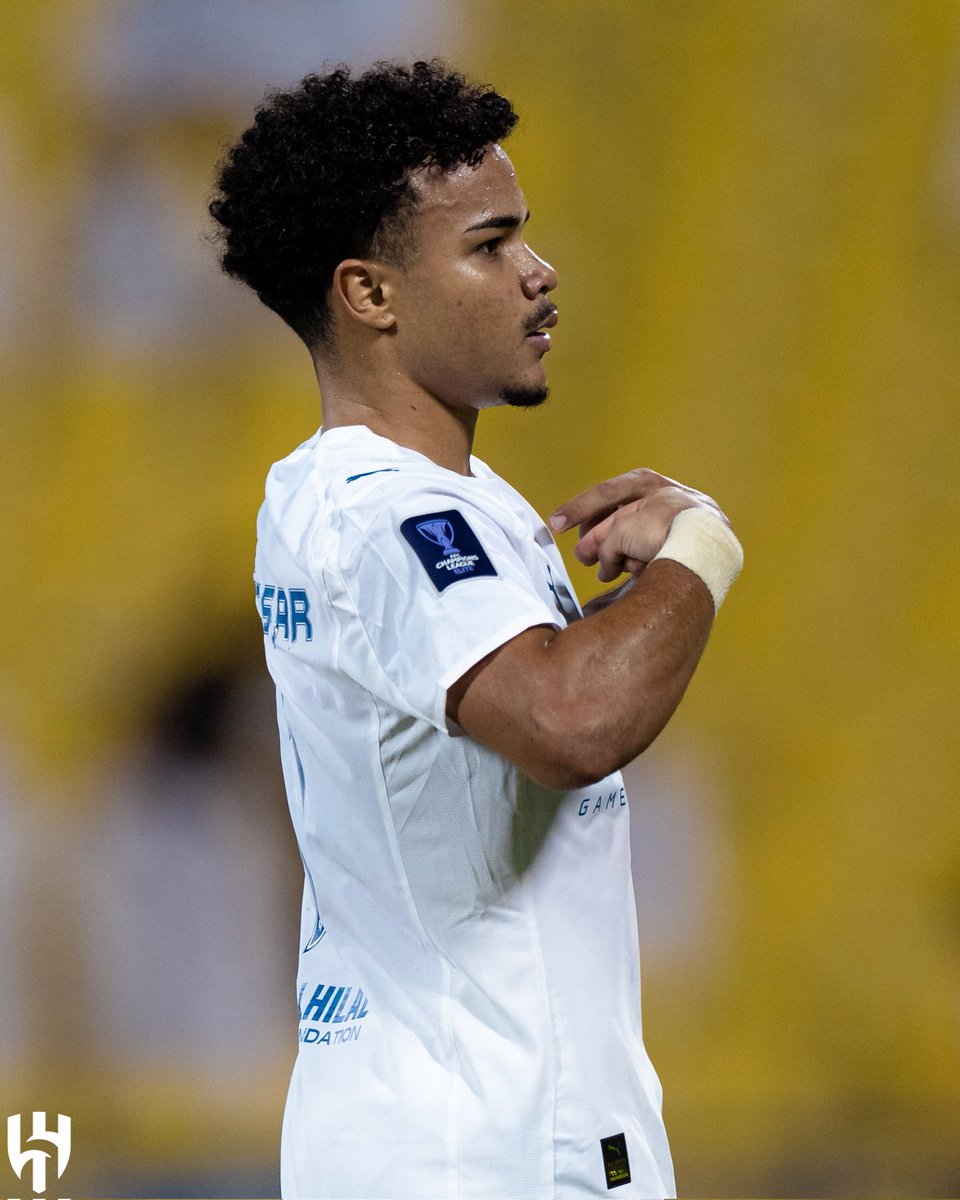 لايوجد أي مبرر لإستمرار
كايو مع الهلال لاعب أقل من الطموح
ولم يُقدِّم مايشفع له بالبقاء حتى الآن
إذا كان هناك صعوبة في بيع عقده
فخروجه بالإعارة مطلب والتعاقد 
مع لاعب مواليد مميز في خانة الجناح 
أو الهجوم للإستفادة منه 
#الهلال