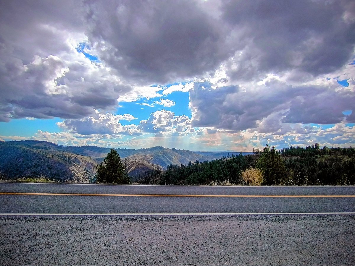 RaineyOneDark's tweet image. My beautiful #Idahome in September vs February🤣 I love it! 4 actual seasons, not just different versions of summer 4 times a ye like Southern Cali....or Florida🤣