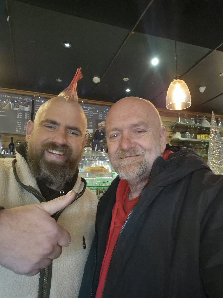 daveharmoniser1's tweet image. Two Legends.😉😂
Spudman and Dave
Liverpool Christmas Market.