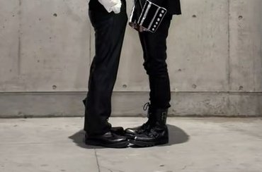 bemyybbh's tweet image. ลีวายกับกองปราบก่อนจะยอมรับว่ารักกันก็ประมาณนี้