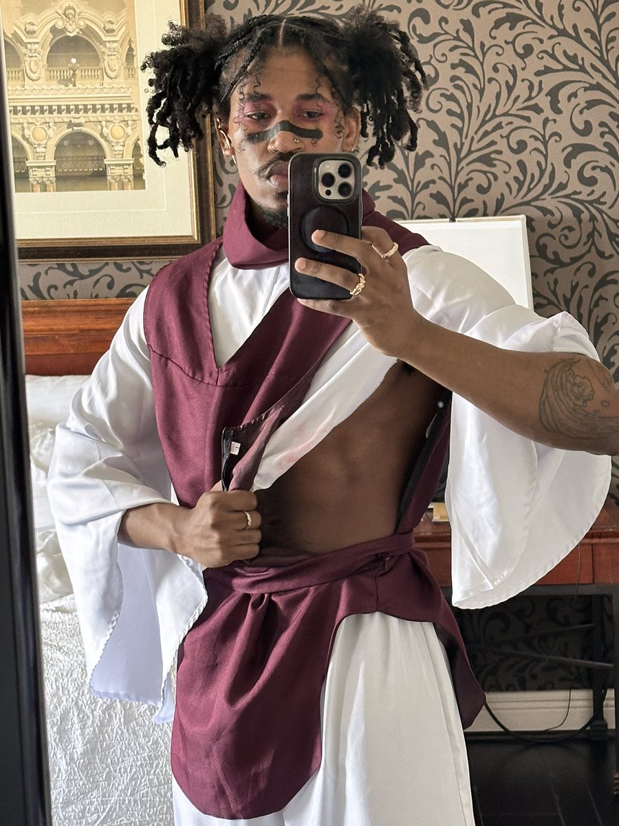 youngzayhanort's tweet image. every time i cosplay choso i get a bit sexier