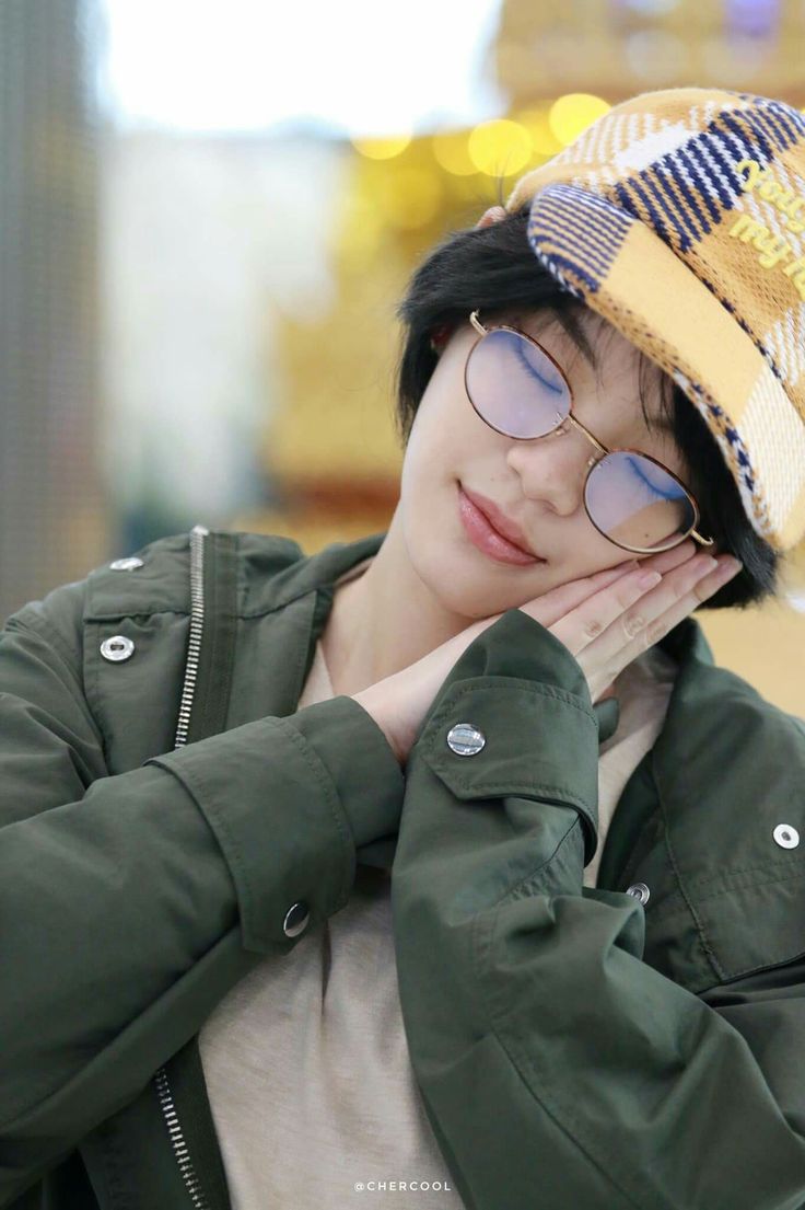 Night Cherprang  

Good night ka P'Cher ミ☆
ไนท์ๆนะคะพิเฌออ คืนนี้ขอให้พินอนหลับสนิท นอนหลับไม่ฝัน หนูหวังว่าพิจะได้พักผ่อนเย้อๆเลยนะคะ แล้วก็ดูแลรักษาสุขภาพอย่างดีด้วยน้า รักและคิดถึงพิทิสุดเลยค่ะ <3

w / #CherprangAreekul ♡
꒰ May you get enough sleep naka my love ꒱