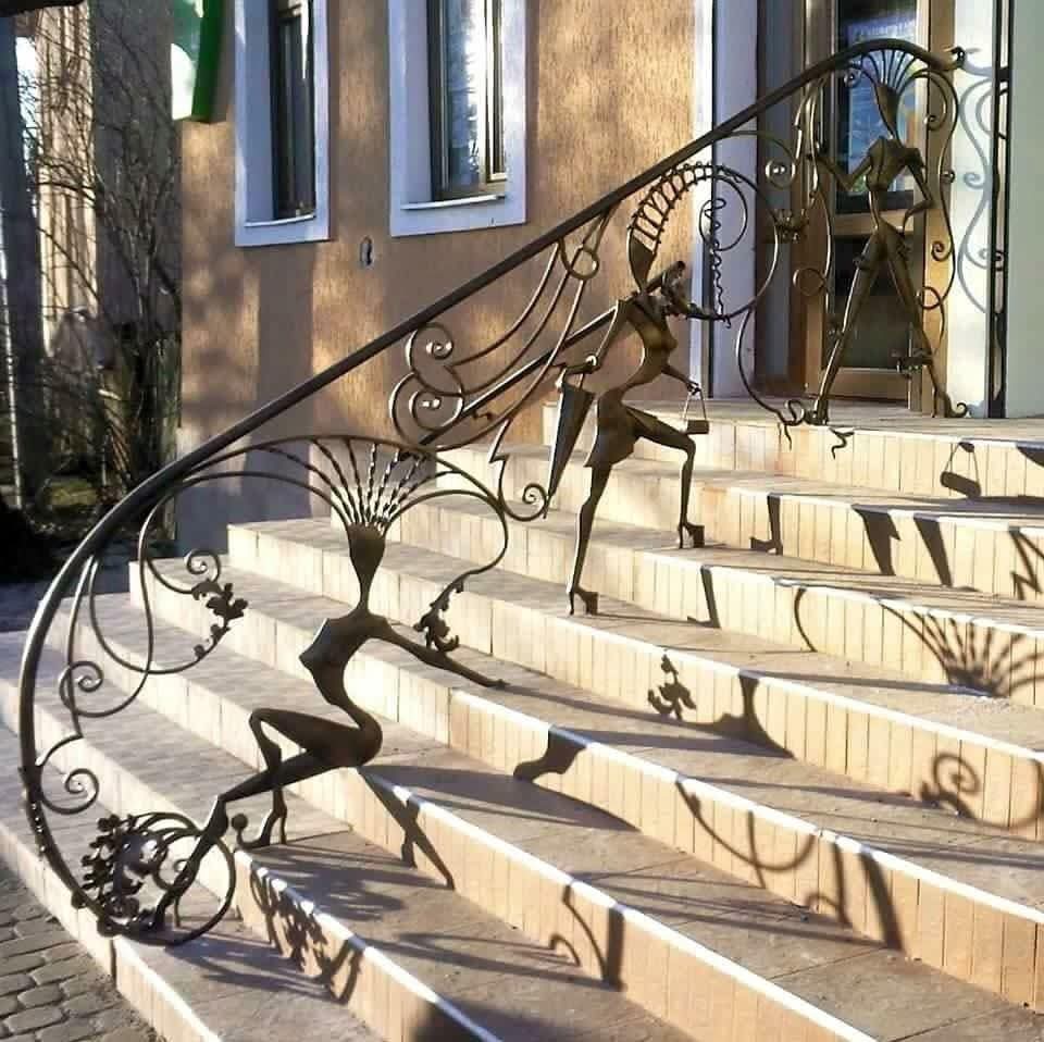 LeoDaVinciWave's tweet image. This whimsical wrought-iron handrail turns a simple staircase into a piece of art.