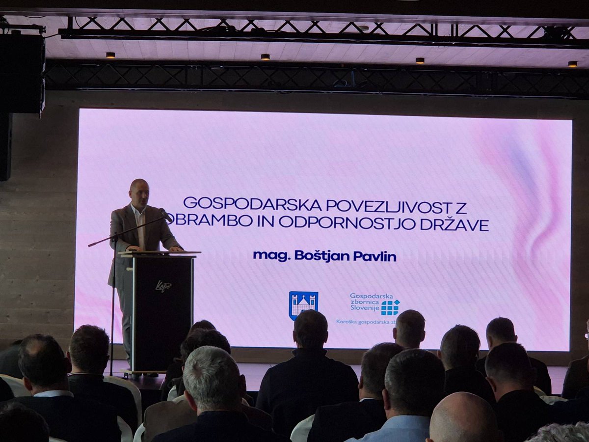 MO_RS's tweet image. Na Kopah je potekal Gospodarski forum koroške regije 2025. Državni sekretar @MO_RS Boštjan Pavlin je poudaril pomembnost povezovanja gospodarstva z obrambnim sistemom ter sodelovanja z državo in raziskovalnimi institucijami za krepitev odpornosti. 
@MGTS_gov