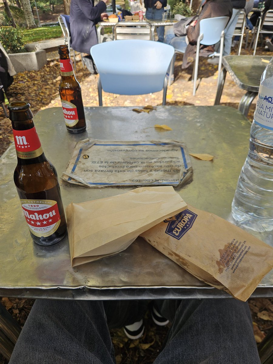 idac na kurs z tworzenia muzyki z pomoca AI i myslalem ze mnie naucza czegos i ai bedzie do tworzenia dzwiekow, a tu huja mam se wygenerowac cała muze i potem dodawac cosik, ale ja sie nie zgadzam z tym gownem i robie od zera samemu, ale chociaz wypierdolilem se piwko w przerwie