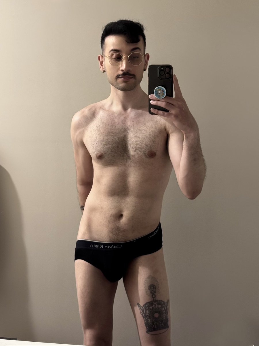 Hi Twit… I mean; X! 🌹
.
Where my husband at??? 👀🥂💅🤍😌