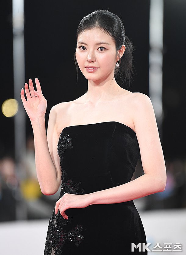 青龍映画賞新人女優賞を争った

#IZONE キムミンジュ 
#IOI #WekiMeki キムドヨン
#PD48 ホンイェジ

今年の新人女優賞は、『聴説』のキムミンジュとノユンソ、『ノイズ』のイソンビン、『普通の家族』のホンイェジ、『アメーバ少女たちと学校怪談：開校記念日』のキムドヨンが争い、ドヨンが受賞🏆