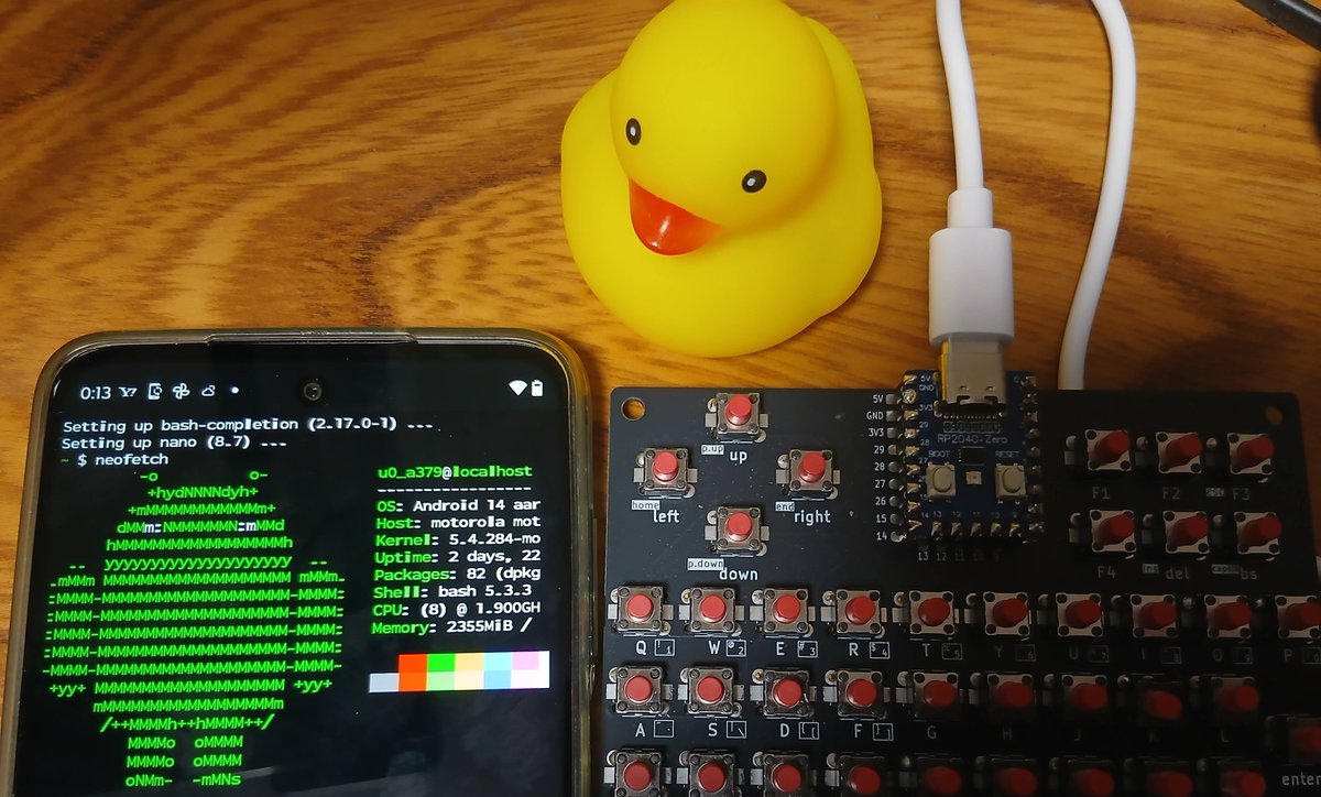 TororoLab's tweet image. ◆久しぶりのtermux
・電子工作の進捗が無いので…😅
・キーボードがあると使いやすいです。ぽこぽこコマンドを打ち込んでいると楽しい😊
・最近のGoogle Pixel（最新のandroid?)ではターミナルが入る（もう入ってる？）んでしたっけ？？　スマホでターミナル、もう珍しいシーンではないんですね😆