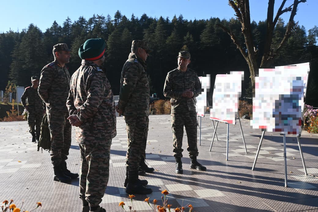 prodefencejammu's tweet image. #WhiteKnightCorps | #TrainToSucceed

GOC @Whiteknight_IA, along with GOC #CIFDelta, visited the Corps Battle School, #Bhalra to review training standards and assess the operational skills of the brave troops of #WhiteKnightCorps besides felicitating elite snipers for their…