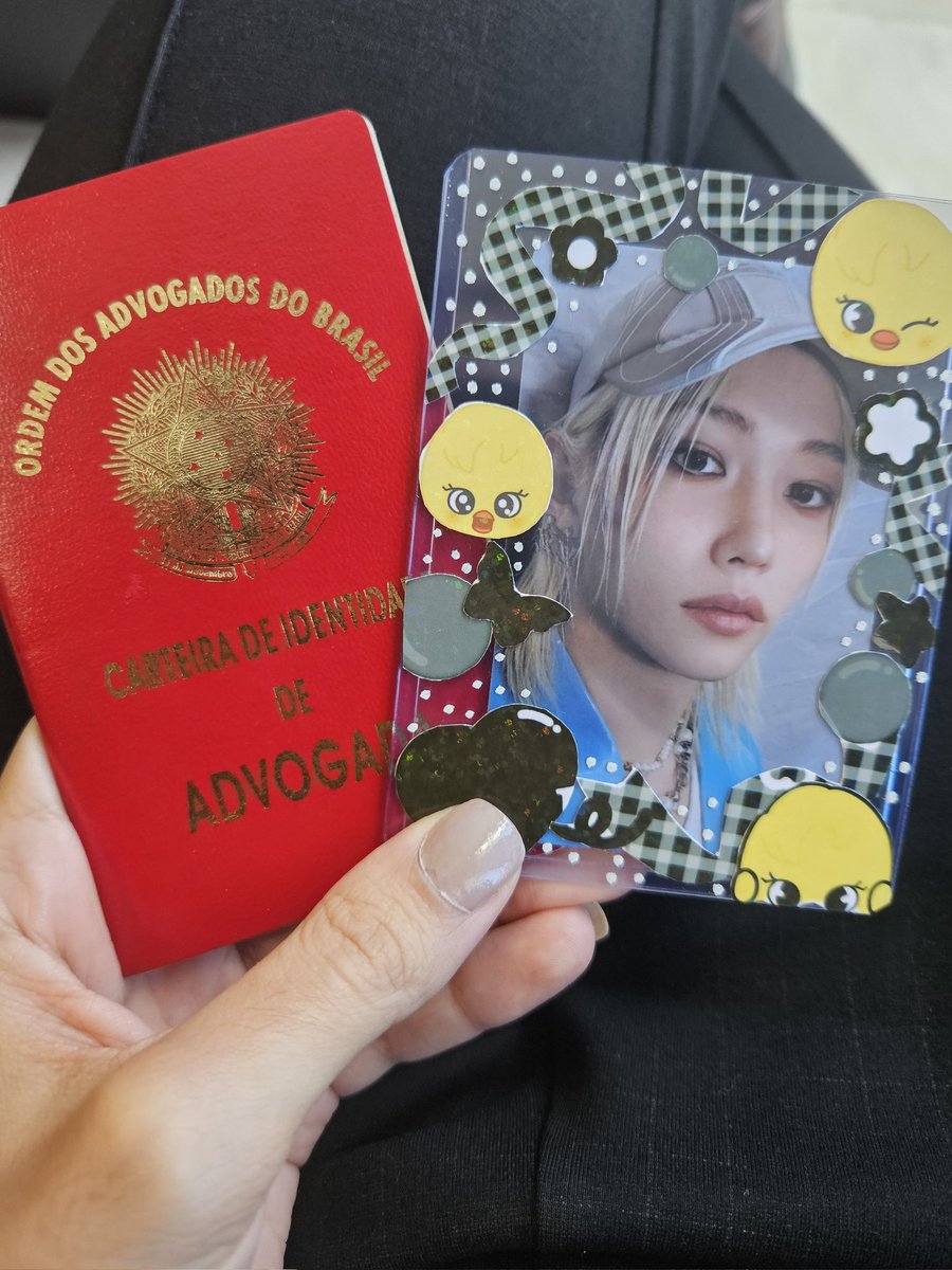 myprivateflower's tweet image. Não costumo falar sobre vida pessoal, mas dps de conversar sobre o skz aparecer quando precisamos optei por compartilhar como a música deles me acolheu no auge do nervosismo e incerteza. Ontem colhi o fruto do meu esforço que teve amparo de suas músicas. Obrigada stray kids 🤍