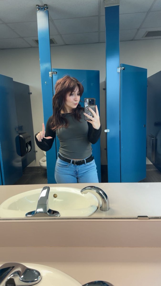 JadePayPrincess's tweet image. Just aced an exam you mindless losers couldn’t even answer 1 question on, send me throne gifts because I’m above you.