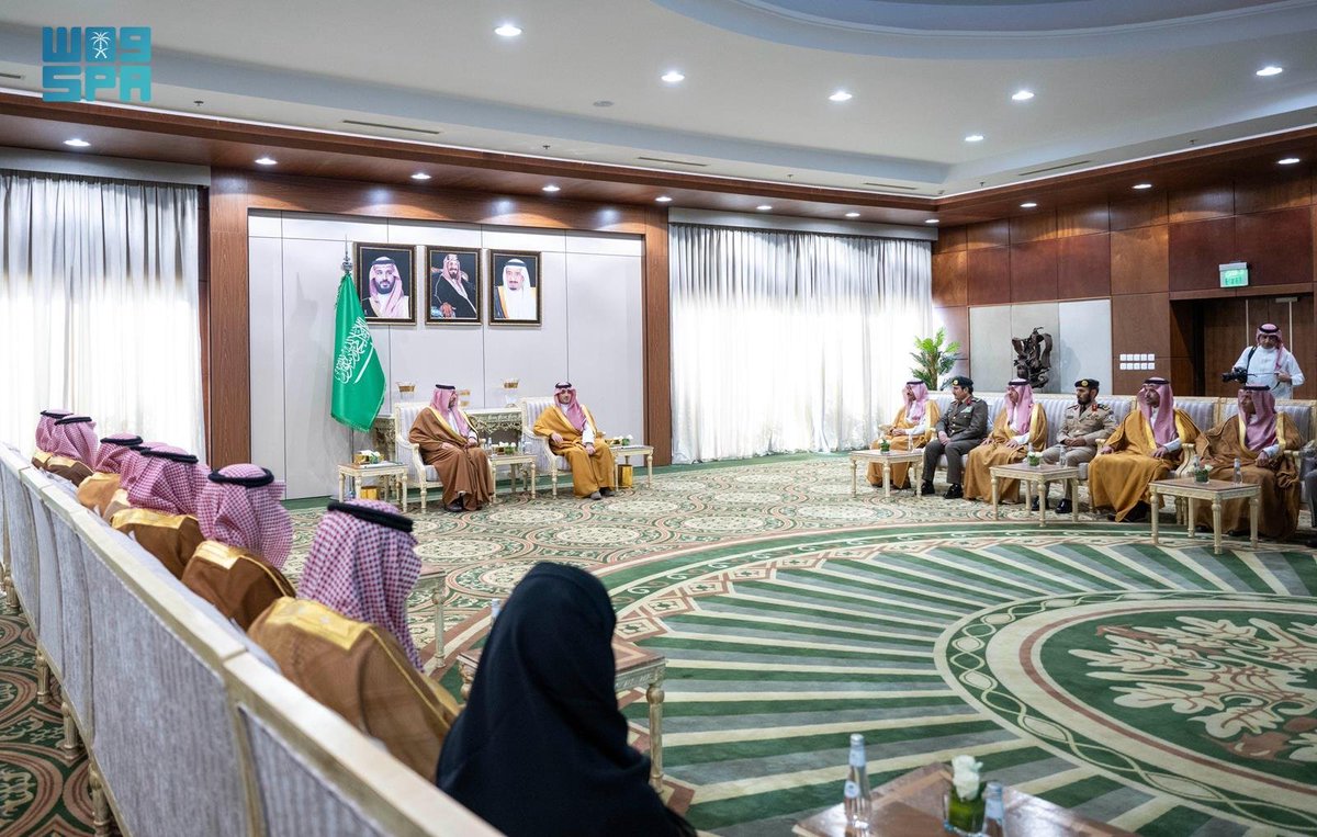 SPAregions's tweet photo. الأمير عبدالعزيز بن سعود يلتقي أمير منطقة الحدود الشمالية.
https://t.co/DNI2mykJN0
#واس