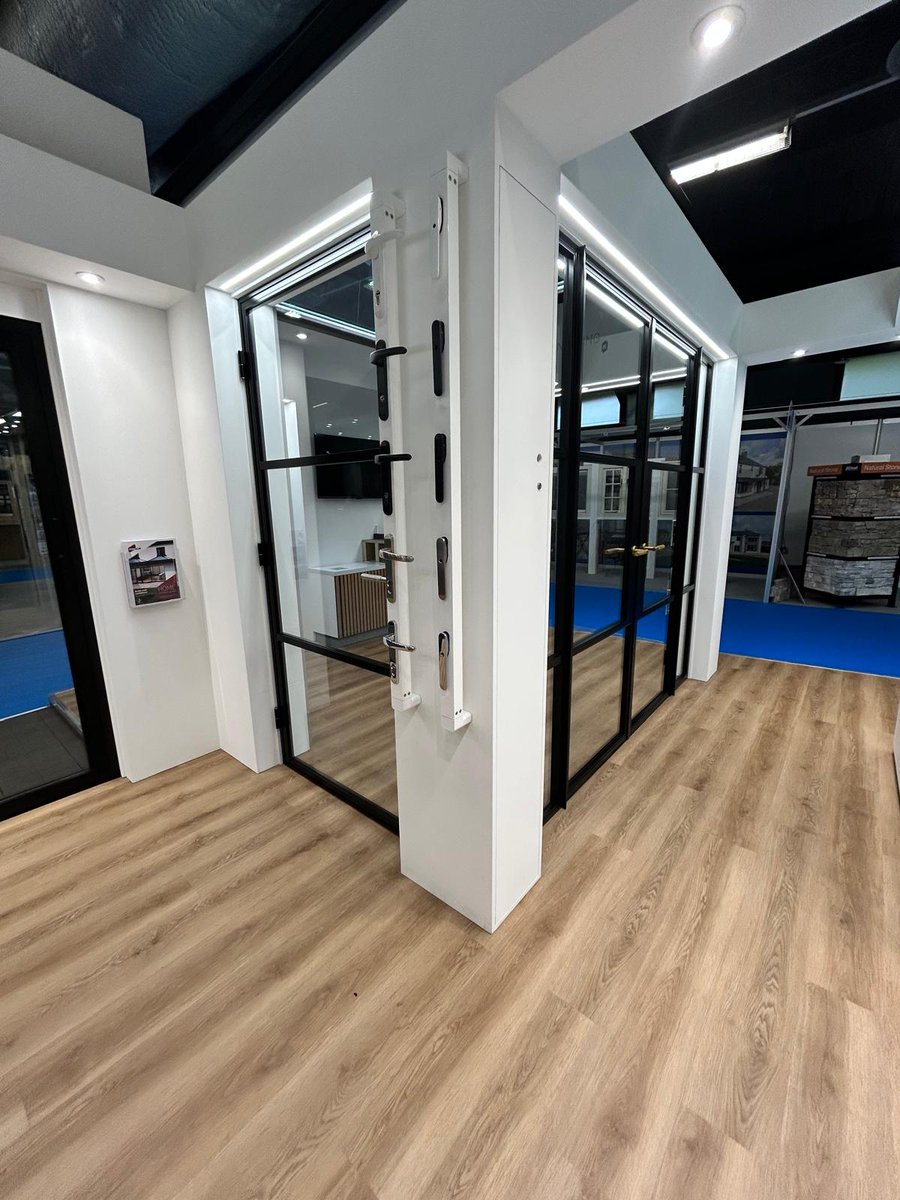 KornicheSystems's tweet image. Our New Korniche Internal Glass Partition, which was a huge hit at this years @HBR_Show is now officially available!

Find out more : korniche.co.uk/product/glass-…

#Korniche #GlassPartition #HomeRenovation #Design