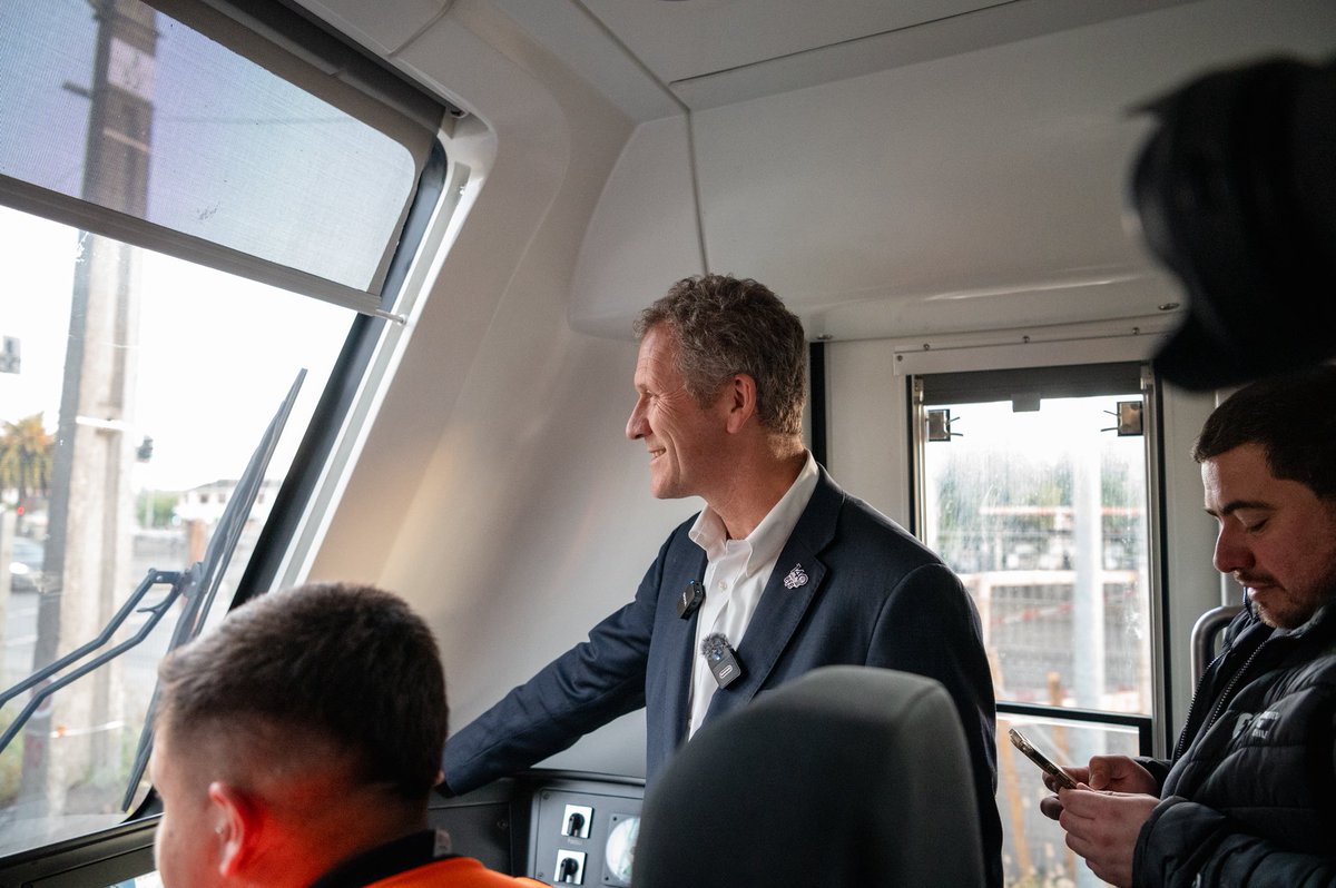 MTTChile's tweet image. A una semana de la entrada en operación del Nuevo Puente Ferroviario, aún no superamos esta hermosa postal de la Región del Biobío.

Esta moderna infraestructura sigue adelante con la misión que tuvo su predecesor, que por 136 años unió al Gran Concepción con San Pedro de La Paz.