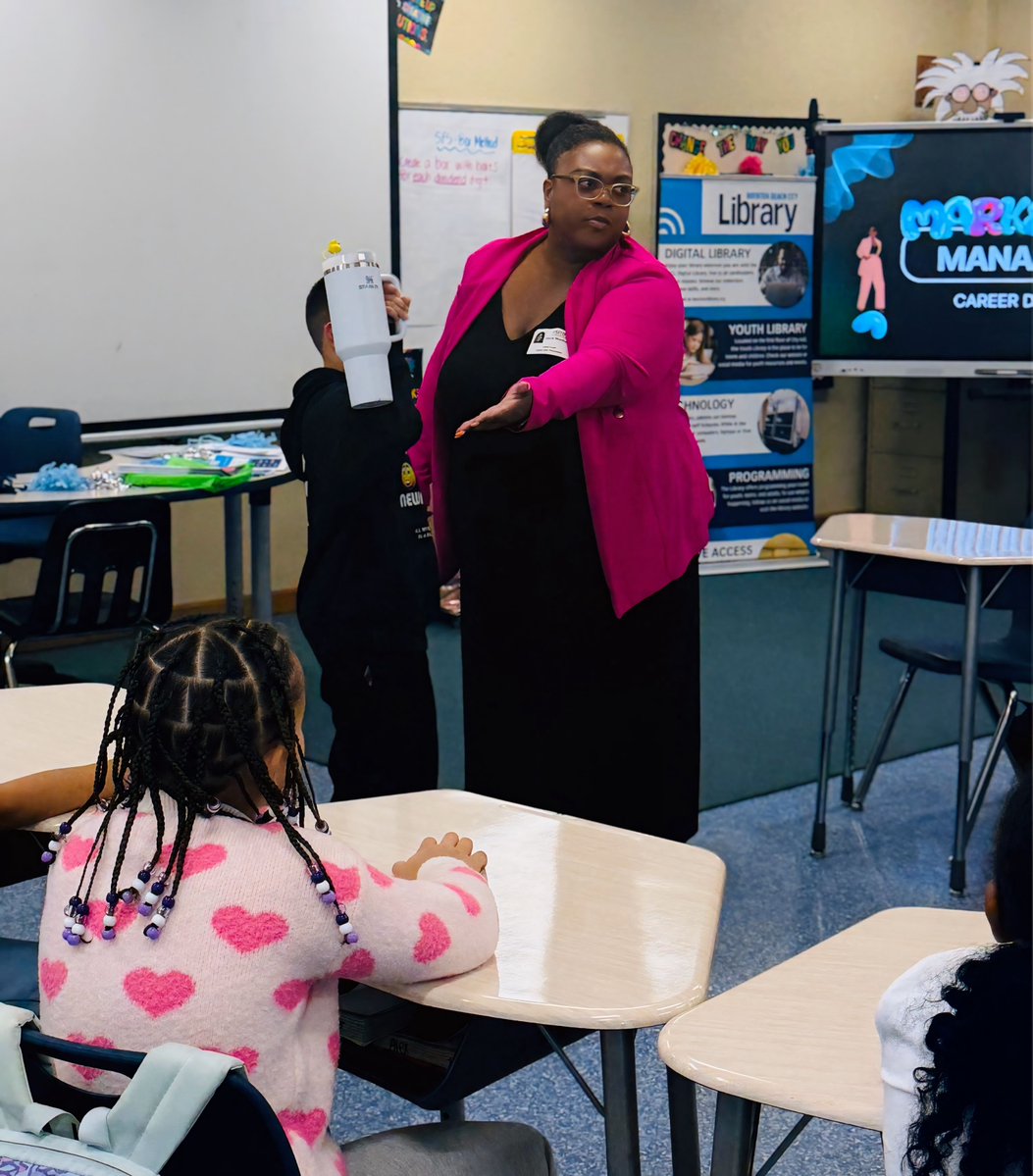 BBCityLibrary's tweet image. Thank you to Junior Achievement for having us at Career Day. We loved sharing the many behind-the-scenes roles that keep a library moving. 

 #JuniorAchievement #BoyntonBeach