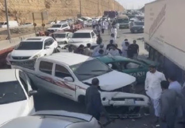 🌴. رحم الله 
الجميع رحمة واسعة.
• واليوم وبعد (٧١) عاماً،
تعيد طرق #الرياض 
عرض المشهد ذاته،
بعد ان باتت التصادمات
مشهداً مألوفاً فيها.
_____________________