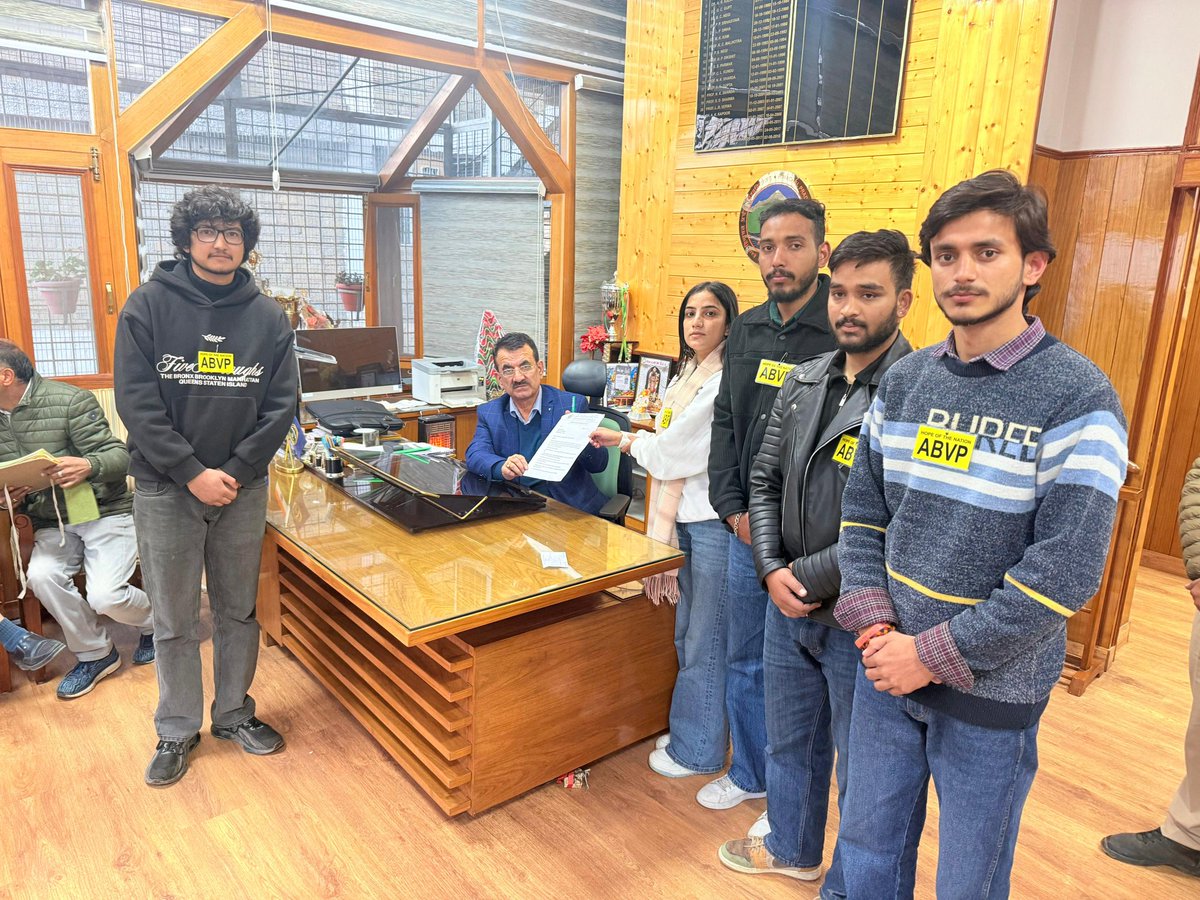 abvp4hpu's tweet image. प्रदेश में बिगड़ती शिक्षा प्रणाली के खिलाफ अभाविप हिमाचल प्रदेश विश्वविद्यालय इकाई द्वारा विश्वविद्यालय में कुलपति महोदय के माध्यम से माननीय मुख्यमंत्री जी को ज्ञापन सौंपा गया।
 #ABVPHPU