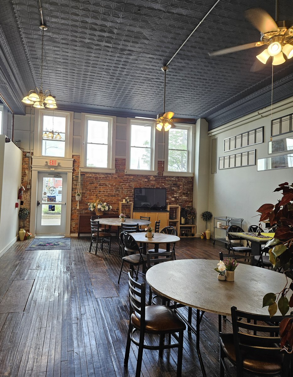 MidwesternTrvlr's tweet photo. They're voted one of the area’s favorite wineries year after year! If you’ve been looking for a new spot to sip and relax, Blend of Seven Winery @BlendofW in downtown Marion, OH is calling your name.

Making pour decisions happen since 2011! https://t.co/ecV8u1Pe3f