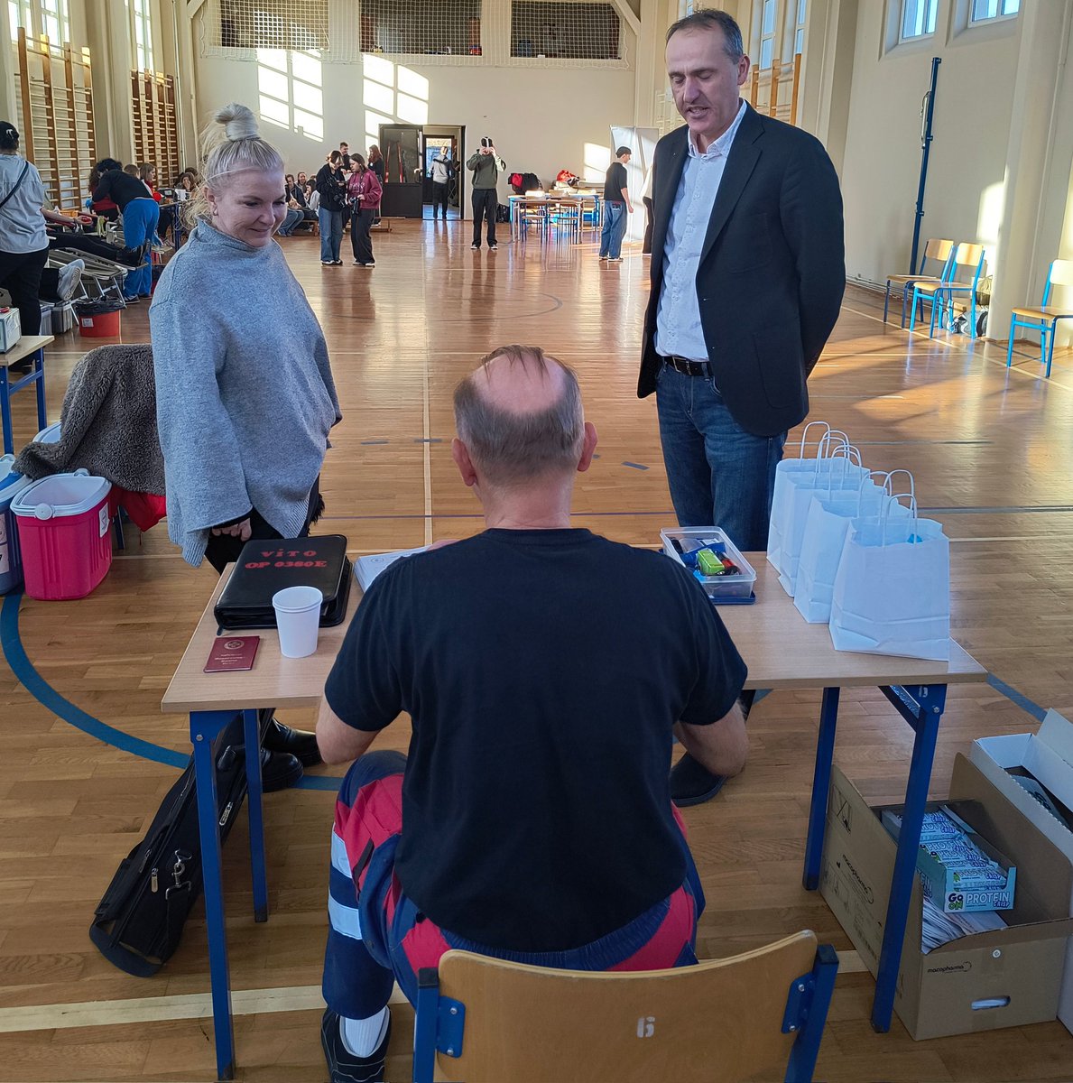 WCRBrzeg's tweet image. #MobilnyPunktRekrutacyjny 
z rekruterami 🙋 @WCRBrzeg miał dziś zaszczyt uczestniczyć w wielkim wydarzeniu w Zespół Szkół  Nr 1 w Kluczborku 
Łączymy siły tam, gdzie bije 💓 pomocy podczas AKCJI KRWIODAWSTWA oraz rejestracji w bazie dawców szpiku🦴 #DKMS❗
facebook.com/share/p/1J9SPd…