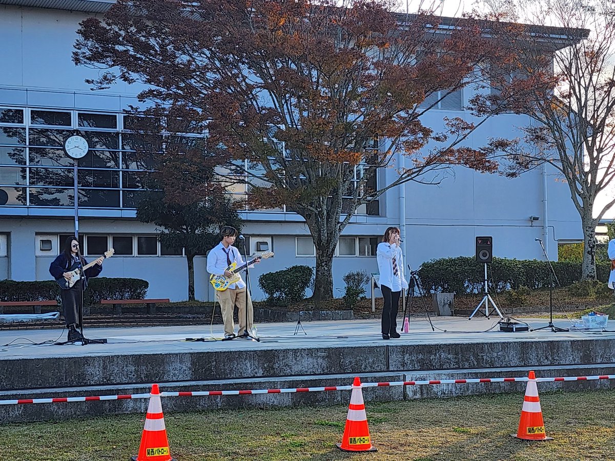 advanceno1's tweet image. 急な依頼で、半ば不可能かな？って思っていましたが、龍野ショッピング特設すてーじを盛り上げてくださっているアーティストの皆さんが、手をあげてくださり全てのステージ枠を埋めることが出来ました。ありがとうございました。

＃なるとも。
＃xilinx.(ｲﾘﾝｸｽ.)
＃ふぁんたす！
＃ぐっちゃん。