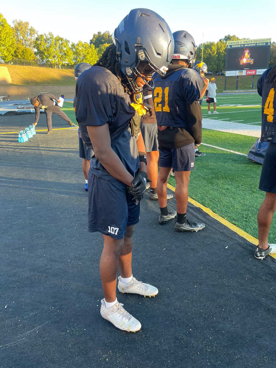 Derrick Bromell jr tweet media