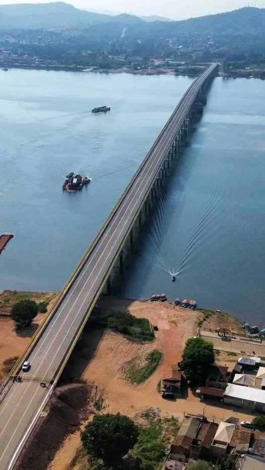zfabrogmailcom's tweet photo. A PONTE JAIR BOLSONARO TEM 1.727 METROS DE 

EXTENSÃO NA DIVISA DOS ESTADOS DO PARÁ/TOCANTINS.

O CAPITÃO DO POVO QUEM FEZ! 👏🇧🇷 https://t.co/CnVqejqDpt