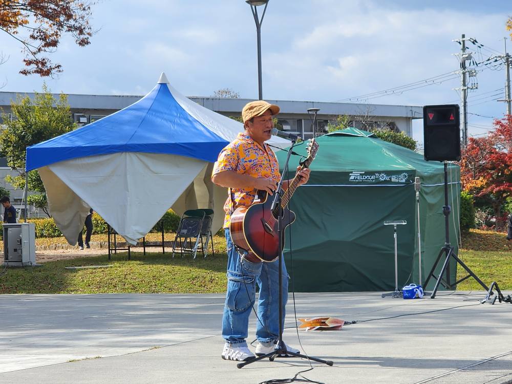 advanceno1's tweet image. 急な依頼で、半ば不可能かな？って思っていましたが、龍野ショッピング特設すてーじを盛り上げてくださっているアーティストの皆さんが、手をあげてくださり全てのステージ枠を埋めることが出来ました。ありがとうございました。

＃なるとも。
＃xilinx.(ｲﾘﾝｸｽ.)
＃ふぁんたす！
＃ぐっちゃん。