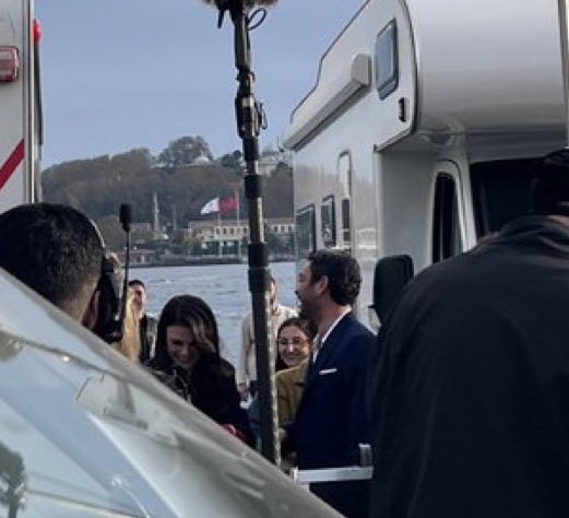 En çok bu hallerini merak ediyorum. Nolur bu kıyafetlerle daha çok video düşsün NOLUR  #SinemÜnsal #OzanAkbaba #ozsin