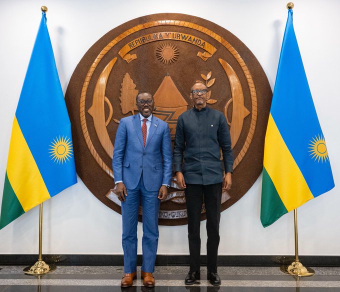 RADIOSALUS1's tweet image. Perezida Kagame, kuri uyu wa Gatatu, yakiriye Itsinda rya Banki y’Isi riyobowe na Perezida wayo mu Karere ka Afurika yo Hagati n’iy’Amajyepfo, Ndiamé Diop.  
Baganiriye ku bufatanye busanzwe hagati y’u Rwanda na Banki y’Isi.
#SalusAmakuru