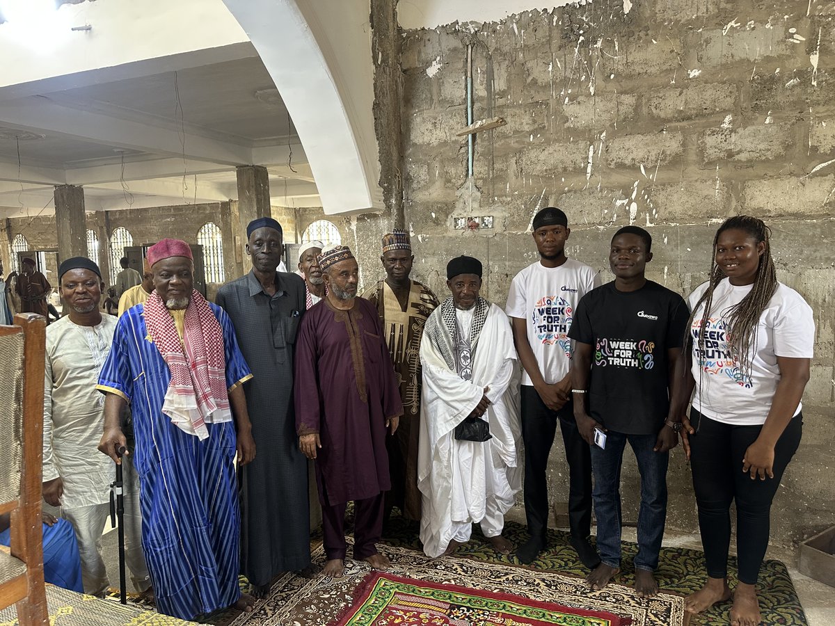 dubawaGH's tweet image. In celebration of #WeekForTruth2025, Ibrahim Umar Sidi, Adjei Juliana Asantewaa and Arthur Christian joined the faithful at the Tarkwa Nsuaem District Mosque  to discuss how truthfulness in information sharing promotes peace, understanding, and unity.
#WeekForTruth #FactCheck