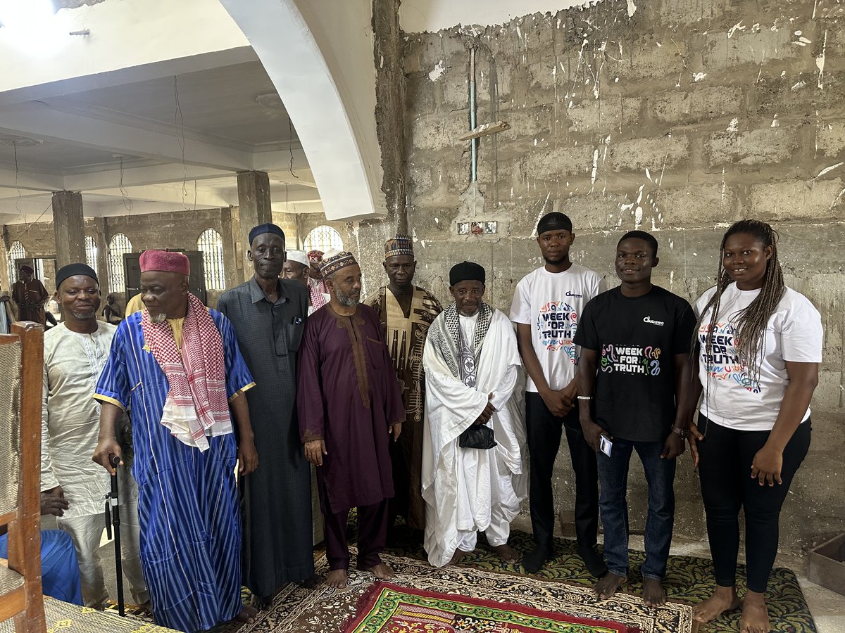 dubawaGH's tweet image. In celebration of #WeekForTruth2025, Ibrahim Umar Sidi, Adjei Juliana Asantewaa and Arthur Christian joined the faithful at the Tarkwa Nsuaem District Mosque  to discuss how truthfulness in information sharing promotes peace, understanding, and unity.
#WeekForTruth #FactCheck