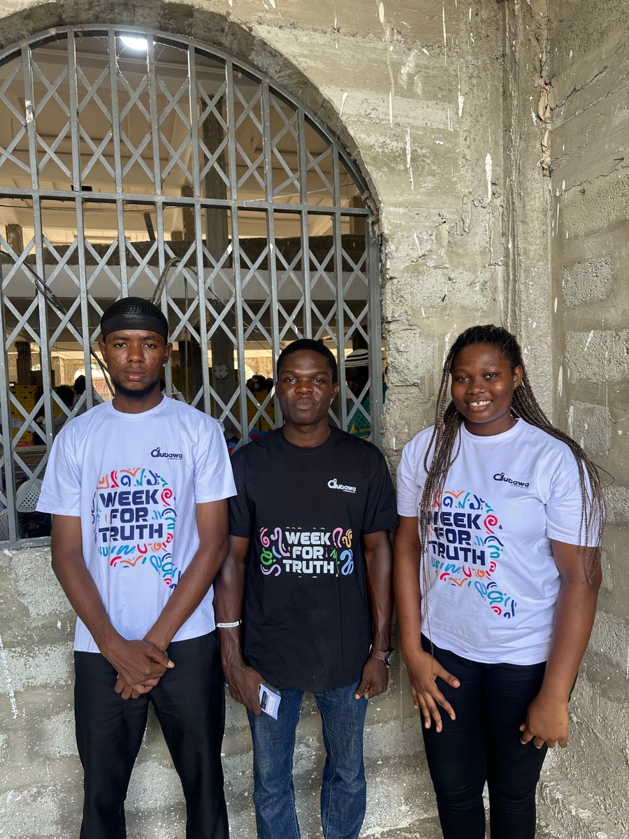 dubawaGH's tweet image. In celebration of #WeekForTruth2025, Ibrahim Umar Sidi, Adjei Juliana Asantewaa and Arthur Christian joined the faithful at the Tarkwa Nsuaem District Mosque  to discuss how truthfulness in information sharing promotes peace, understanding, and unity.
#WeekForTruth #FactCheck