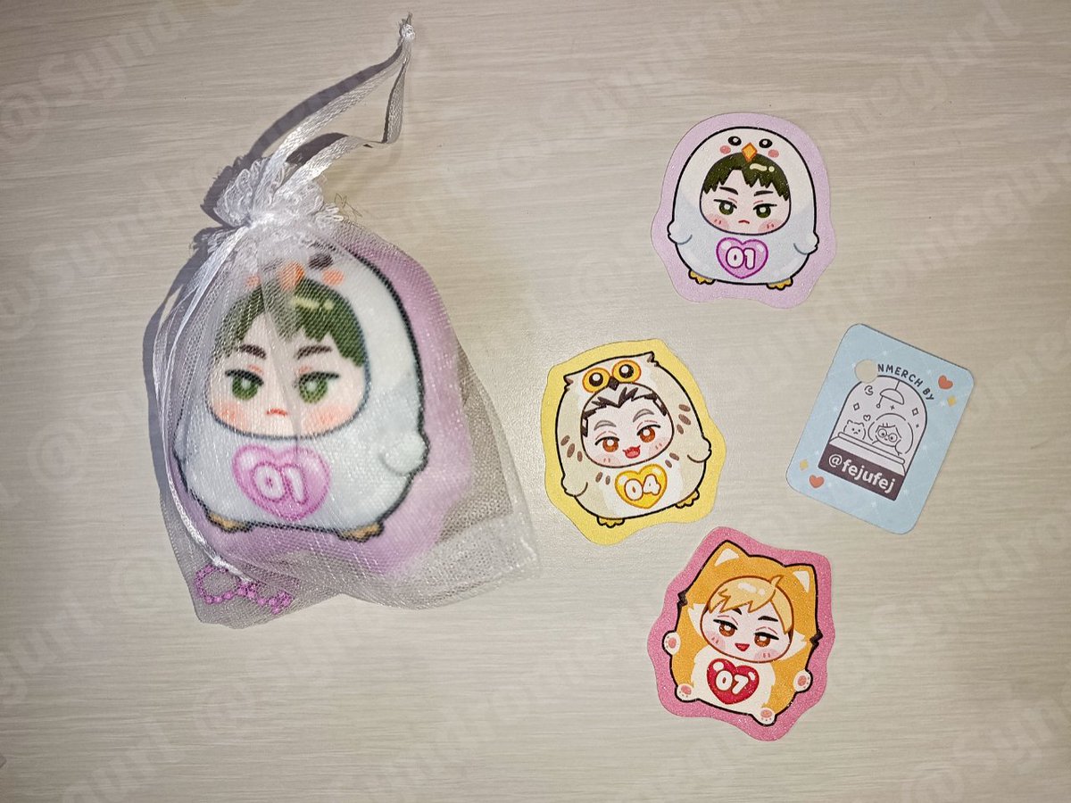 [ Haikyuu Fanmerch by <a href="/fejufej/">Feju || nyit available on 🍊</a> ]

Jajan bareng ka <a href="/lilacmachiato/">nekochan</a> lagiii karena ini sangatlah gemas!!! Ushijima nyit nyit nyit nyittt bunyi lucu warna ungu💜 pulaaa aaaa gemesss, dan sticker kecik kecil nyaa jugaa gemasss