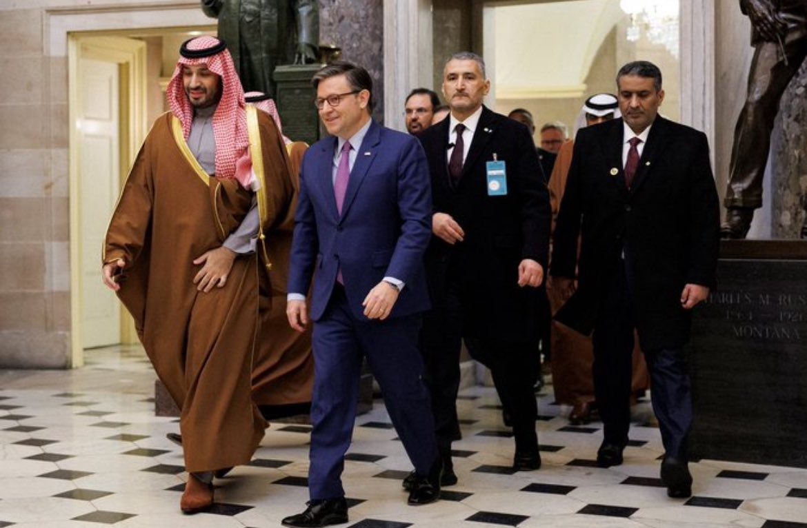 tmrrah9's tweet photo. #تمرة💢|| صور:

"ضمن الإحتفاء الكبير بقدومه"

ولي العهد السعودي🇸🇦يدخل قبل قليل مبنى الكونغرس الأمريكي وفي مقدمه مستقبليه رئيس مجلس النواب https://t.co/WNtfsFo8So