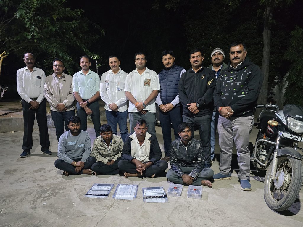 dgpgujarat's tweet image. Mehsana Police arrests an inter state gang with arms and ammunition. They were preparing to commit dacoity at Kalupur, Ahmedabad, but were apprehended before they could commit the crime. Excellent example of commitment of Gujarat Police towards pro active policing, cultivating…