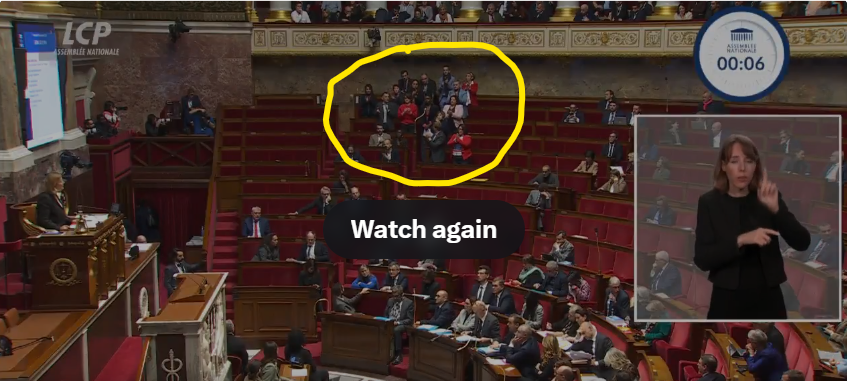 AgattheTheBlues's tweet image. Qu&apos;est ce que je vous disais ! Sont pas mignons les députés LFI agglutinés sur &quot;maman Obono&quot; ?!