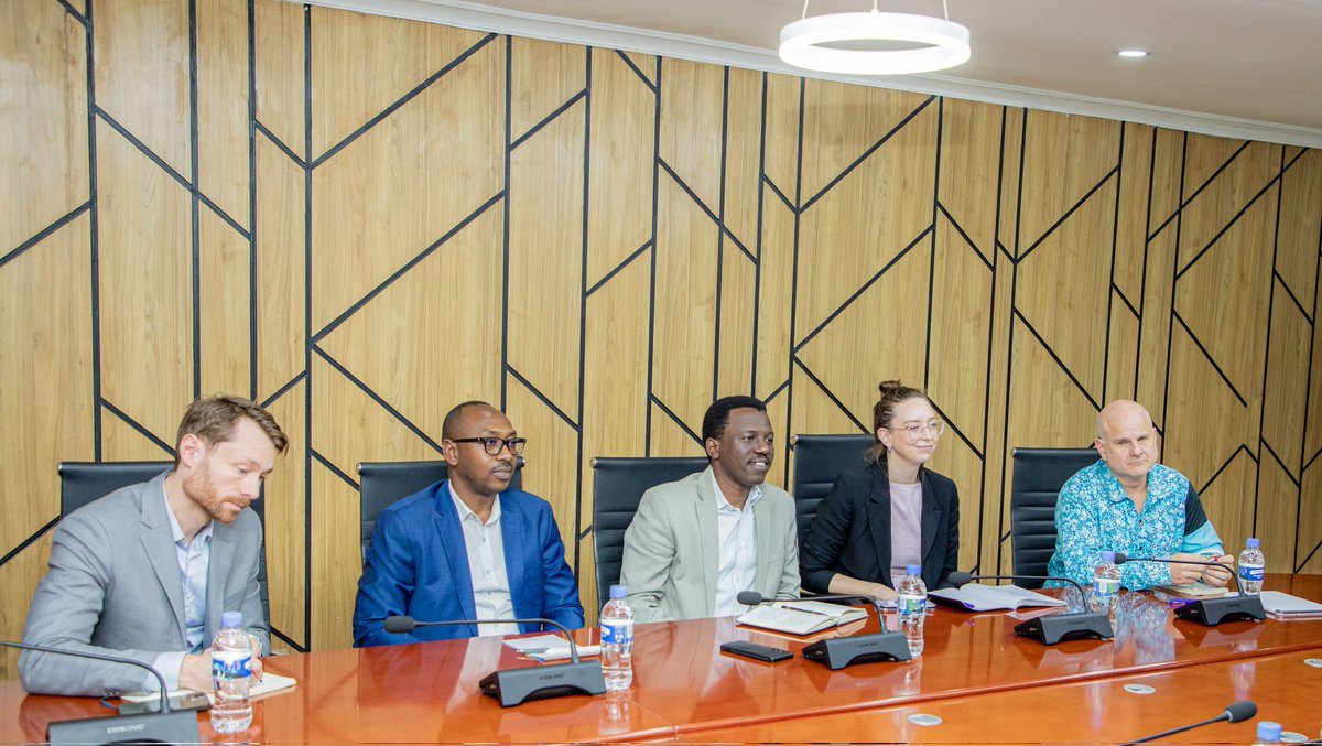 Rwanda_Edu's tweet image. Minister of State @ClaudetteIrere received Prof. @deankarlan, Founder of @poverty_action and Professor at @NorthwesternU, together with his team for a courtesy visit. 

Their discussions centred on deepening collaboration and identifying new opportunities to advance shared…