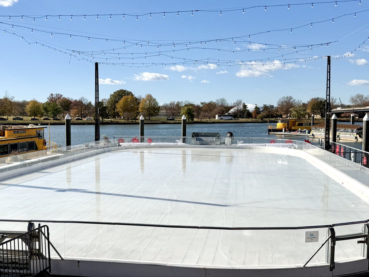 TheWharfDC's tweet image. The Wharf Ice Rink has officially been built for the season! ❄️

On 11/23, the rink will be open from 1pm-5pm for an ice rink preview. If you&apos;re a Southwest DC resident, you skate for free—including free ice skate rental. Please bring proof of SW DC residency.