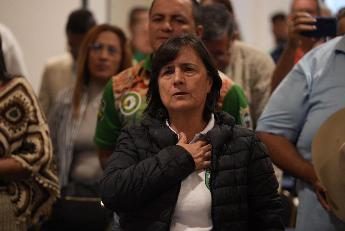 Este espacio reúne a la Confederación, a sus dignatarios y a los 42 presidentes de las Federaciones Nacionales de Acción Comunal, quienes representan a los 32 departamentos, 1.425 asociaciones y más de 63 mil Juntas de Acción Comunal del país.