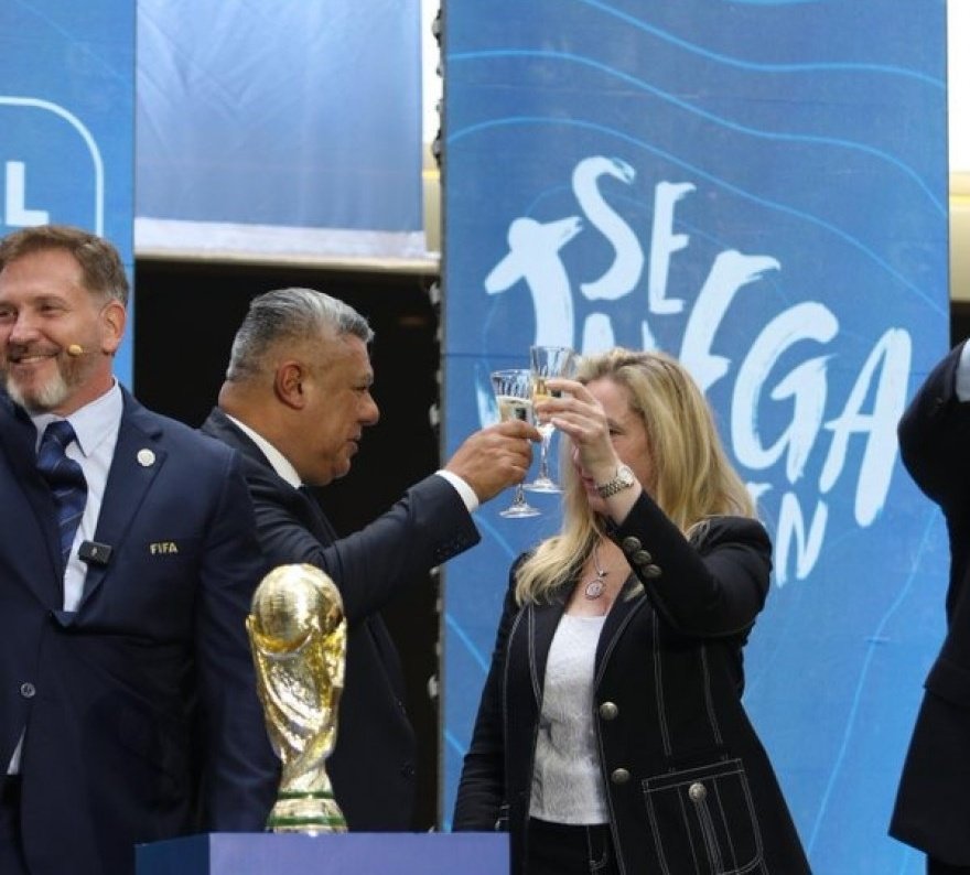 porqetendencias's tweet image. &quot;GIRO INESPERADO&quot;

Porque el Chiqui Tapia aparece involucrado en la causa de las coimas del 3% de Karina Milei y los usuarios recordaron sus extraños encuentros